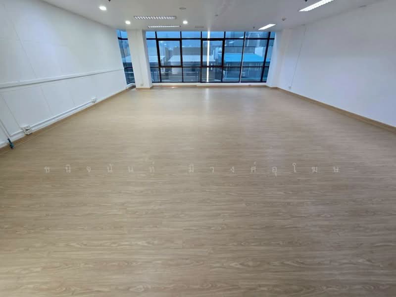 Office Space 117 sqm and 125 sqm very near MRT Sutthisan, Bangkok, Samsen Nok, Huai Khwang, Bangkok, , 117 sqm, Office Space For Rent, by Chanitnun Mewongukote, 500157945 - DDproperty.com