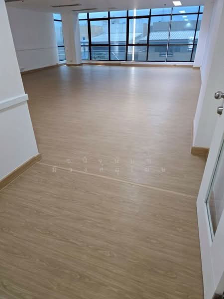 Office Space 117 sqm and 125 sqm very near MRT Sutthisan, กรุงเทพ, สามเสนนอก, ห้วยขวาง, กรุงเทพ, 117 ตร.ม., สำนักงาน ให้เช่า, โดย ชนิจนันท์ มีวงศ์อุโฆษ, 500157945 - DDproperty.com