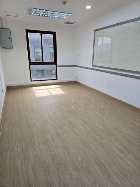 Office Space 117 sqm and 125 sqm very near MRT Sutthisan, กรุงเทพ, สามเสนนอก, ห้วยขวาง, กรุงเทพ, 117 ตร.ม., สำนักงาน ให้เช่า, โดย ชนิจนันท์ มีวงศ์อุโฆษ, 500157945 - DDproperty.com