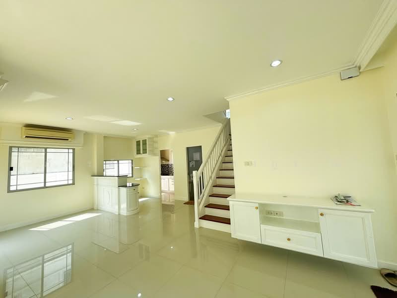 Baan Thunyapirom Wongwaen Thanyaburi, Pathum Thani, Moobaan Phum Phirom Road, Rangsit, Thanyaburi, Pathum Thani, 3 Bedrooms, 200 sqm, Single Detached House For Sale, by ภัทรนัน อิศรางกูร ณ อยุธยา, 500157985 - DDproperty.com