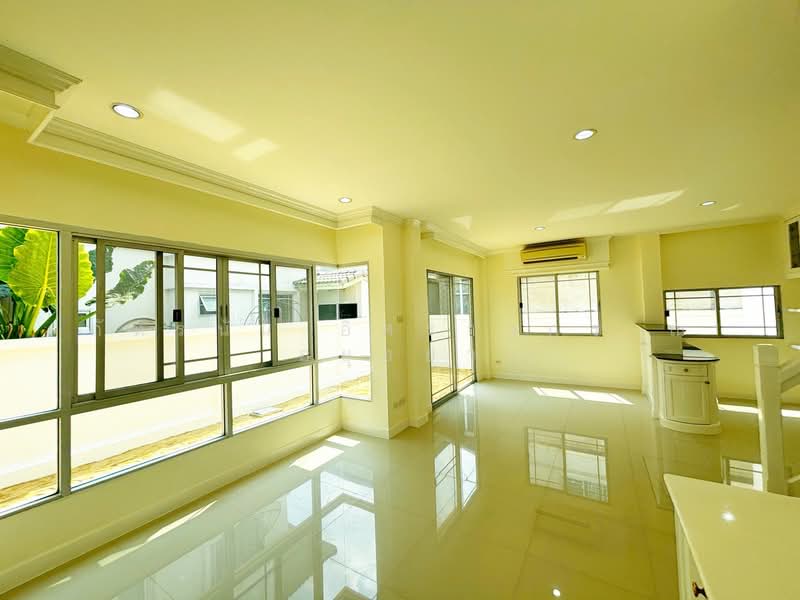 Baan Thunyapirom Wongwaen Thanyaburi, Pathum Thani, Moobaan Phum Phirom Road, Rangsit, Thanyaburi, Pathum Thani, 3 Bedrooms, 200 sqm, Single Detached House For Sale, by ภัทรนัน อิศรางกูร ณ อยุธยา, 500157985 - DDproperty.com