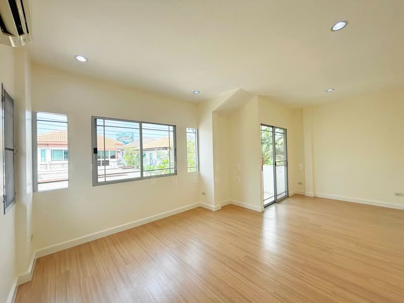 Baan Thunyapirom Wongwaen Thanyaburi, Pathum Thani, Moobaan Phum Phirom Road, Rangsit, Thanyaburi, Pathum Thani, 3 Bedrooms, 200 sqm, Single Detached House For Sale, by ภัทรนัน อิศรางกูร ณ อยุธยา, 500157985 - DDproperty.com