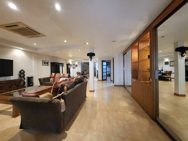 ทาวน์เฮ้าส์ 4-ห้องนอน, กรุงเทพ, คลองตันเหนือ, วัฒนา, กรุงเทพ, 440 ตร.ม., ทาวน์เฮ้าส์ ขาย, โดย Nuttharom Linla , 500158085 - DDproperty.com