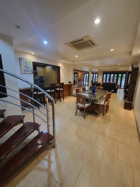 4-BR Townhouse, Bangkok, Khlong Tan Nua, Watthana, Bangkok, 4 Bedrooms, 440 sqm, Townhouse For Sale, by Nuttharom  Linla , 500158085 - DDproperty.com