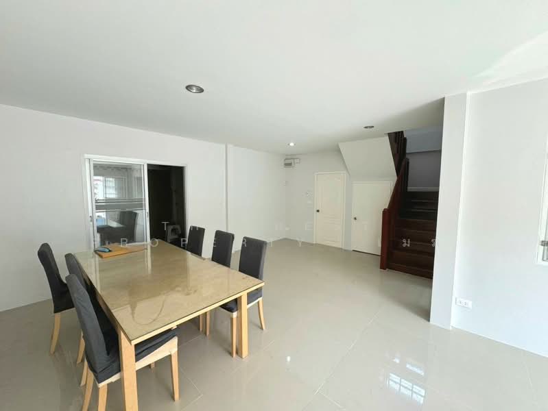 Poonsin Thani 1, Bangkok, Khlong Song Ton Nun, Lat Krabang, Bangkok, 3 Bedrooms, 120 sqm, Townhouse For Sale, by The Best Property  เมฆ, 500158140 - DDproperty.com