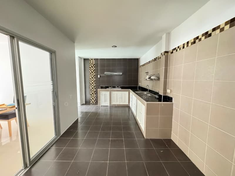 Poonsin Thani 1, Bangkok, Khlong Song Ton Nun, Lat Krabang, Bangkok, 3 Bedrooms, 120 sqm, Townhouse For Sale, by The Best Property  เมฆ, 500158140 - DDproperty.com