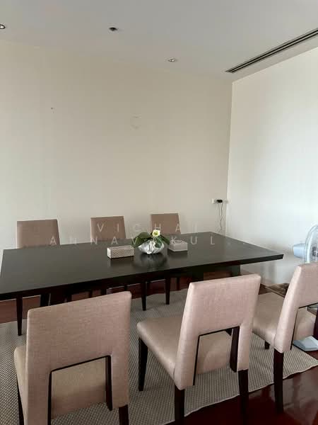 President Place, Bangkok, 975 Phloen Chit Rd, Lumphini, Pathum Wan, Bangkok, 2 Bedrooms, 140 sqm, Condo For Rent, by Vichai Annavakulthorn, 500158176 - DDproperty.com