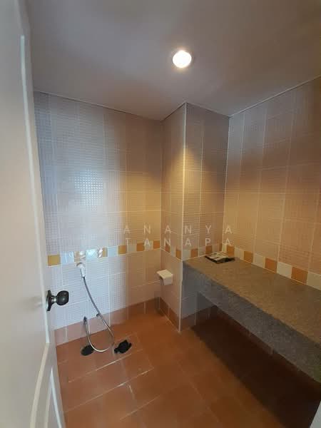 Lumpini Place Narathiwas 24, Bangkok, Sathu Pradit 19 Alley 3, Chong Nonsi, Yan Nawa, Bangkok, 1 Bedroom, 63 sqm, Condo For Rent, by Chananya Watanapa, 500158205 - DDproperty.com