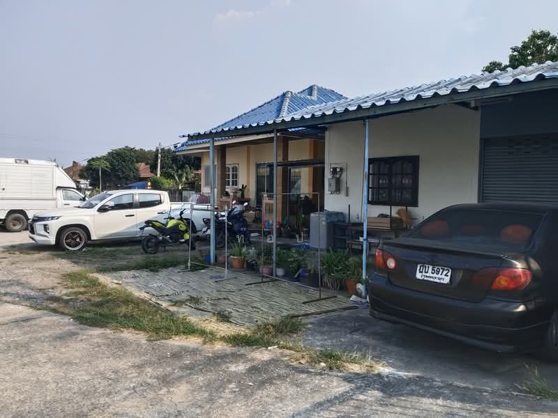 ธุรกิจเสือนอนกิน กำไรเน้นๆ ปีละ 762,000 !!! ขาย อพาร์ทเม้นท์ 3 ชั้น 30 ห้อง พื้นที่กว้าง 2 ไร่กว่า, ชลบุรี, บึง, ศรีราชา, ชลบุรี, 990 ตร.ม., ตึกแถว-อาคารพาณิชย์ ขาย, โดย ท๊อป, 500158242 - DDproperty.com