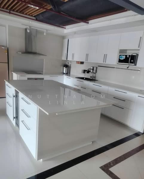 The Oleander : เดอะ โอเลียนเดอร์, กรุงเทพ, 44 ซอยสุขุมวิท 11, คลองเตยเหนือ, วัฒนา, กรุงเทพ, 165 ตร.ม., คอนโด ขาย, โดย Nuttharom Linla , 500158290 - DDproperty.com