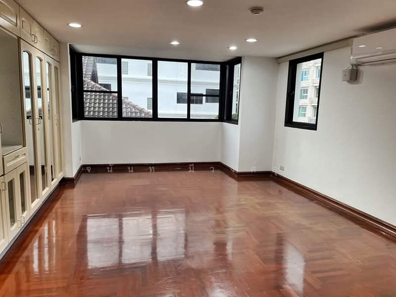 Town House 33 sqw. For Sale near Maestro 02 Ruamrudee, Ploenchit, Bangkok, ร่วมฤดี, Lumphini, Pathum Wan, Bangkok, 4 Bedrooms, 350 sqm, Townhouse For Sale, by Chanitnun Mewongukote, 500158397 - DDproperty.com