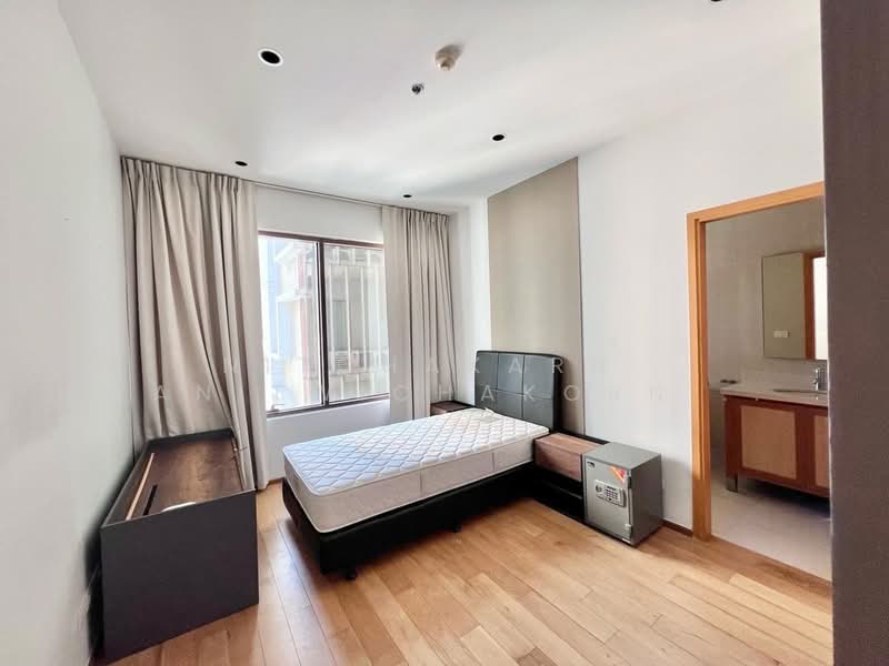 The Emporio Place, Bangkok, 93 Soi Sukhumvit 24, Sukhumvit Road, Khong Tan, Khlong Toei, Bangkok, 3 Bedrooms, 162 sqm, Condo For Rent, by Nitchakarn Wanitwichakornkit , 500158453 - DDproperty.com