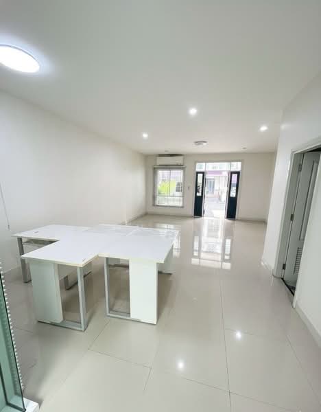 ทาวน์โฮม ให้เช่า อยู่ที่สุขมวิท 62 (SPSJP158), Bangkok, สุขุมวิท62, Bang Chak, Phra Khanong, Bangkok, 4 Bedrooms, 225 sqm, Townhouse For Rent, by Khun Jane, 500158561 - DDproperty.com