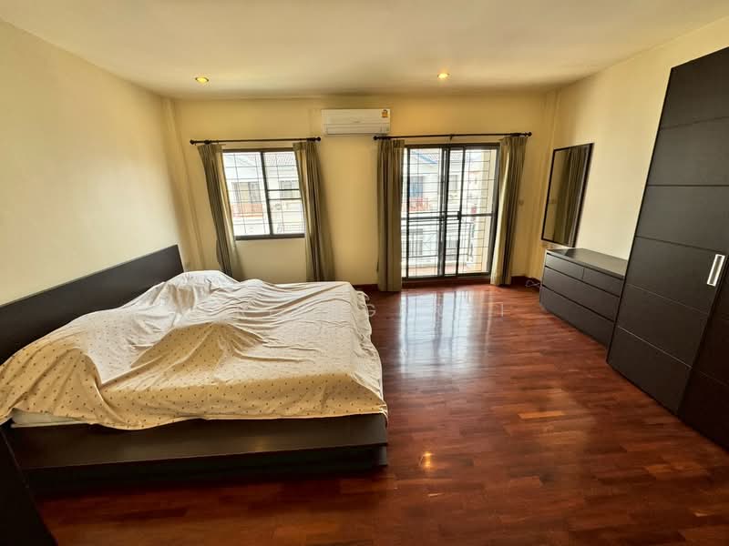 Baan Klang Muang Mengjai Ratchada 2, Bangkok, Soi Sahakanpramoon, Wang Thonglang, Wang Thonglang, Bangkok, 3 Bedrooms, 200 sqm, Townhouse For Rent, by Kriengkrai, 500158580 - DDproperty.com