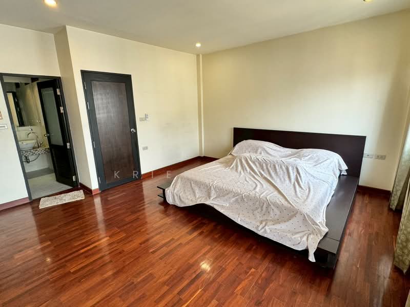 Baan Klang Muang Mengjai Ratchada 2, Bangkok, Soi Sahakanpramoon, Wang Thonglang, Wang Thonglang, Bangkok, 3 Bedrooms, 200 sqm, Townhouse For Rent, by Kriengkrai, 500158580 - DDproperty.com