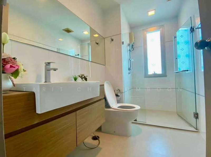 Thru Thonglor, Bangkok, Petchaburi Road, Bang Kapi, Huai Khwang, Bangkok, 2 Bedrooms, 62 sqm, Condo For Rent, by Tarit Chinsomboon, 500158717 - DDproperty.com