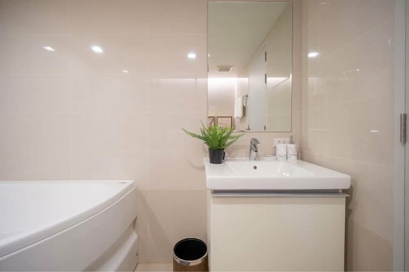 Focus Ploenchit, Bangkok, Soi Sukhumvit 2, Khlong Toei, Khlong Toei, Bangkok, 2 Bedrooms, 71 sqm, Condo For Rent, by Chavis Laismit, 500158756 - DDproperty.com