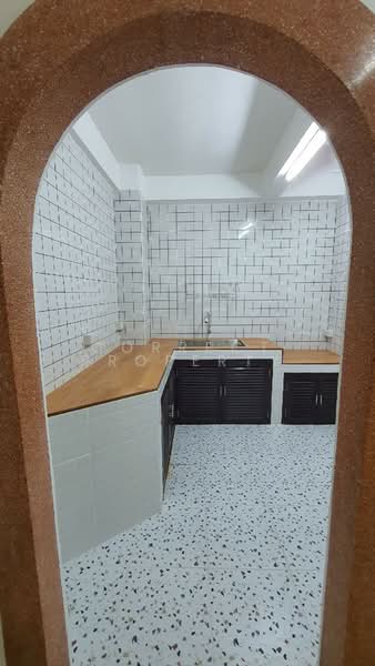 หมู่บ้านไพโรจน์, Samut Prakan, Bangphli Yai, Bang Plee, Samut Prakan, 4 Bedrooms, 250 sqm, Townhouse For Rent, by Correct Property, 500158803 - DDproperty.com