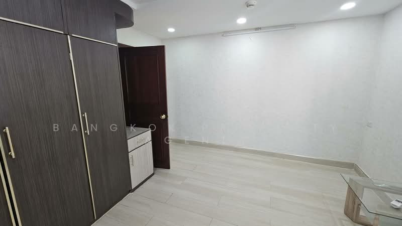 President Park Sukhumvit 24, Bangkok, 99 Sukhumvit 24 Alley, Khlongtoei Nua, Watthana, Bangkok, 3 Bedrooms, 223 sqm, Condo For Rent, by BANGKOK PROPERTY AGENTS, 500158928 - DDproperty.com