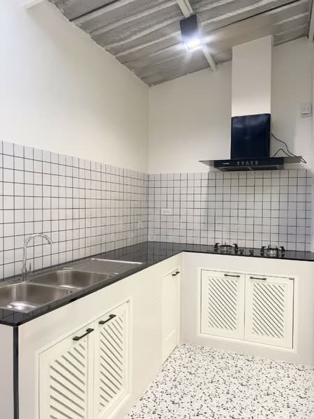 เอราวัณ, Pathum Thani, ลำลูกกา, Lat Sawai, Lam Luk Ka, Pathum Thani, 2 Bedrooms, 120 sqm, Townhouse For Sale, by Peeratouch Mahapornpaisarn, 500158960 - DDproperty.com