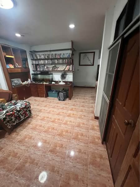 3-BR House, Bangkok, Sam Wa Tawan Ok, Khlong Sam Wa, Bangkok, 3 Bedrooms, 204 sqm, Single Detached House For Sale, by Gun Henglite , 500158964 - DDproperty.com