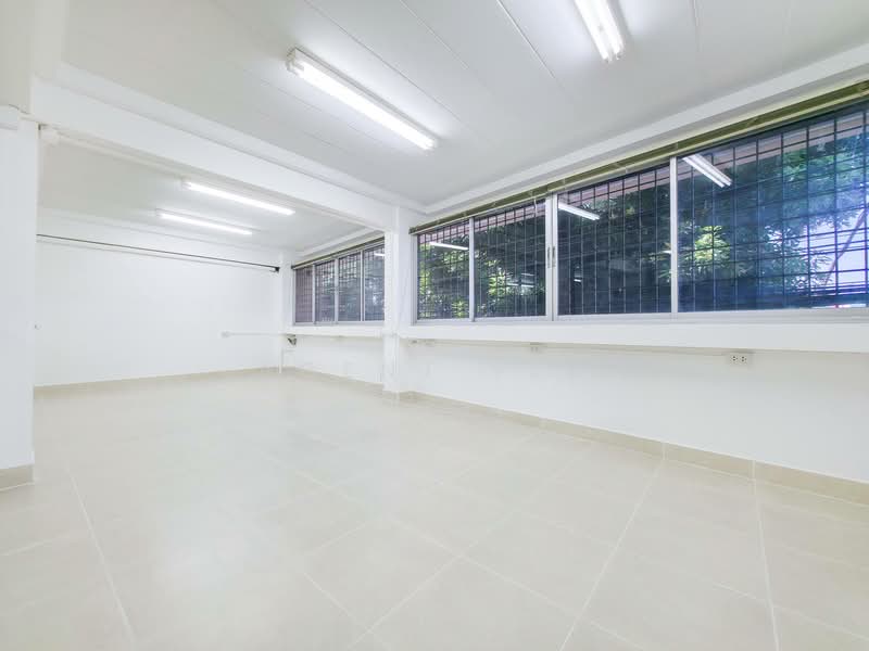 Office space for rent on the 2nd floor near Phra Khanong BTS station (SPSAD3833), Bangkok, พระราม 4, Phra Kanong, Khlong Toei, Bangkok, , 110 sqm, Office Space For Rent, by Agent Pla, 500158979 - DDproperty.com
