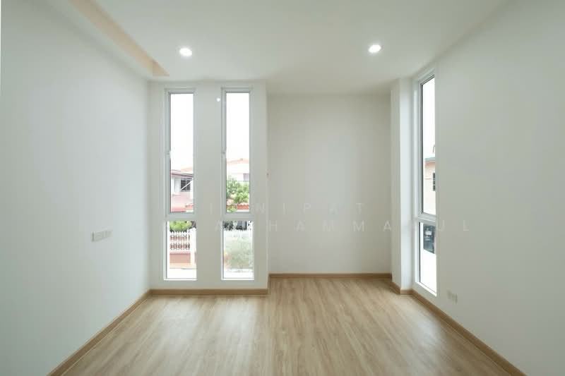 บ้าน 4-ห้องนอน, กรุงเทพ, คลองกุ่ม, บึงกุ่ม, กรุงเทพ, 250 ตร.ม., บ้านเดี่ยว ขาย, โดย Kitnipat Boonyadhammakul, 500159033 - DDproperty.com