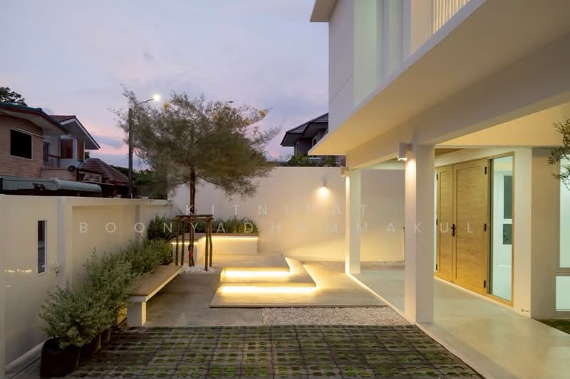 4-BR House, Bangkok, Khlong Kum, Bueng Kum, Bangkok, 4 Bedrooms, 250 sqm, Single Detached House For Sale, by Kitnipat Boonyadhammakul, 500159033 - DDproperty.com