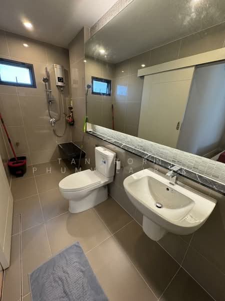 Burasiri Pattanakarn, Bangkok, New Pattanakarn Road, Prawet, Prawet, Bangkok, 4 Bedrooms, 250 sqm, Single Detached House For Rent, by Tanaporn Phumvilairak, 500159168 - DDproperty.com