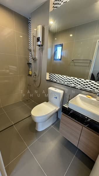 Burasiri Pattanakarn, Bangkok, New Pattanakarn Road, Prawet, Prawet, Bangkok, 4 Bedrooms, 250 sqm, Single Detached House For Rent, by Tanaporn Phumvilairak, 500159168 - DDproperty.com