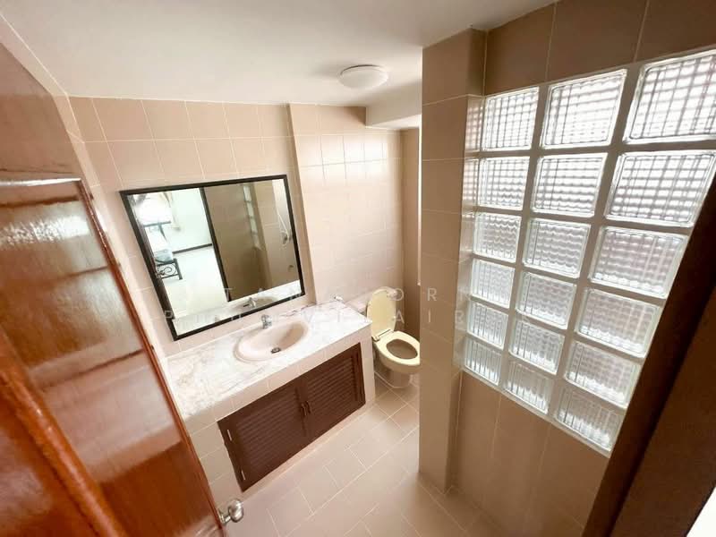 5-BR House, Bangkok, Bang Chak, Phra Khanong, Bangkok, 5 Bedrooms, 148 sqm, Single Detached House For Rent, by Tanaporn Phumvilairak, 500159193 - DDproperty.com