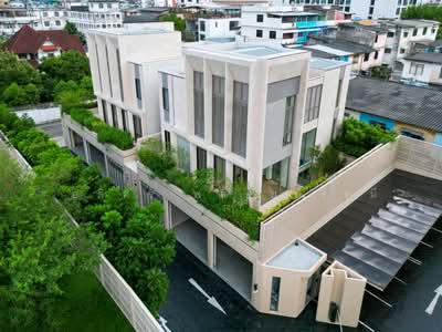 ขาย - บ้านเดี่ยวระดับ Luxury 3ชั้น ถนนจันทร์ เขตบางคอแหลม, กรุงเทพ