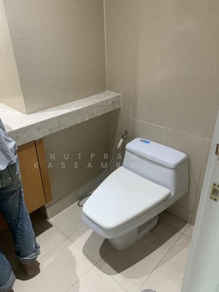 Athenee Residence, Bangkok, 65 Witthayu Road, Lumphini, Pathum Wan, Bangkok, 2 Bedrooms, 121 sqm, Condo For Sale, by Nutprawee Kaseamruangkit, 500159516 - DDproperty.com