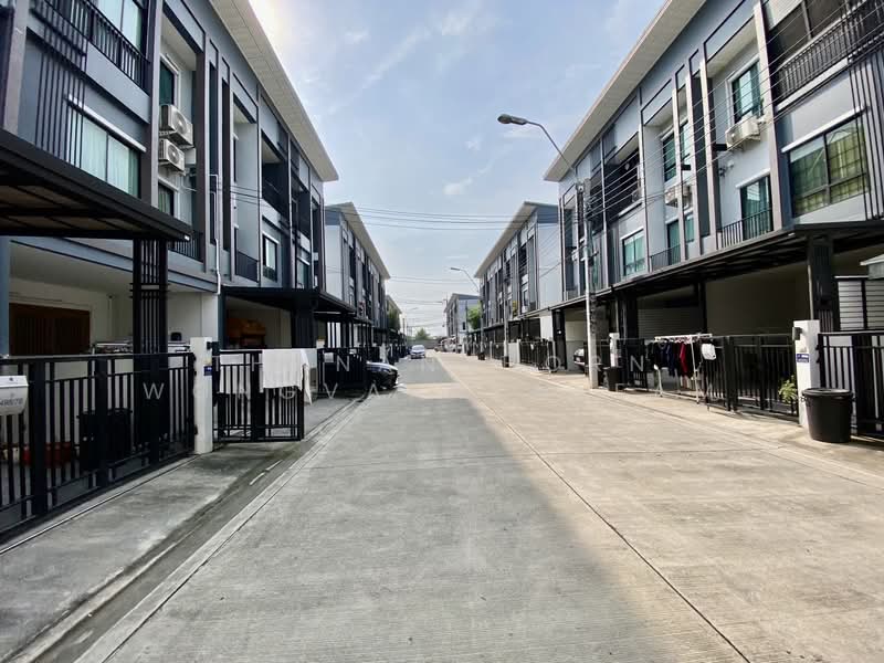 Sammakorn Avenue Ramintra-Wongwaen, Bangkok, Kanchanaphisek Road, Tha Rang, Bang Khen, Bangkok, 3 Bedrooms, 194 sqm, Townhouse For Rent, by Thananthorn Wongvarnkaseam, 500159675 - DDproperty.com