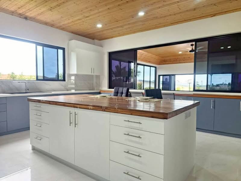 ขาย - บางเสร่วิวทะเล,วิวเขา ตำบลบางเสร่ อำเภอสัตหีบ จังหวัดชลบุรี, ชลบุรี