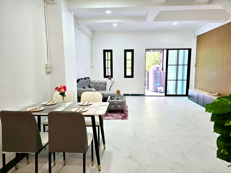 หมู่บ้าน ทหารกองหนุน พระยาสุเรนทร์28 คลองสามวา, Bangkok, พระยาสุเรนทร์28, Bang Chun, Khlong Sam Wa, Bangkok, 2 Bedrooms, 80 sqm, Townhouse For Sale, by นภัสศรณ์ วงศ์สินไทยกร (นันท์), 500159708 - DDproperty.com