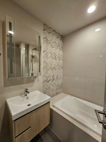 Oka Haus Sukhumvit 36, Bangkok, 3399 Rama 4 Road, Khong Tan, Khlong Toei, Bangkok, 1 Bedroom, 35 sqm, Condo For Rent, by Jarunat K, 500159726 - DDproperty.com