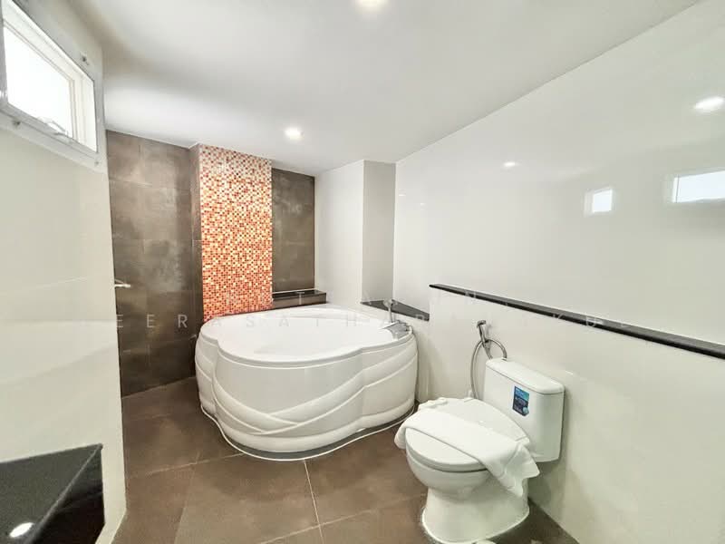 Fifty Fifth Tower, Bangkok, 84 Soi Sukhumvit 55, Sukhumvit Road, Khlong Tan Nua, Watthana, Bangkok, 3 Bedrooms, 230 sqm, Condo For Rent, by Nuttanun Weerasathapanakul, 500159738 - DDproperty.com