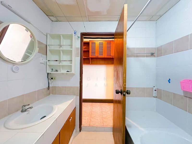 For Sale - Jomtien Beach Condo, Chon Buri (Pattaya)