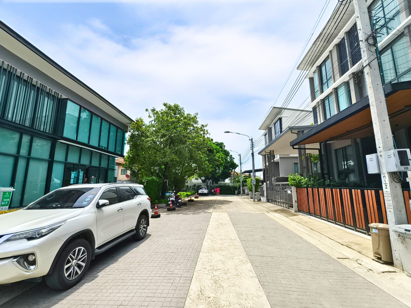 Patio Rama 9-Pattanakarn, Bangkok, Soi Pattanakarn 32, Pattanakarn Road, Suan Luang, Suan Luang, Bangkok, 3 Bedrooms, 220 sqm, Townhouse For Sale, by จิระเมศร์ วราสิทธิ์สิริ, 500159907 - DDproperty.com
