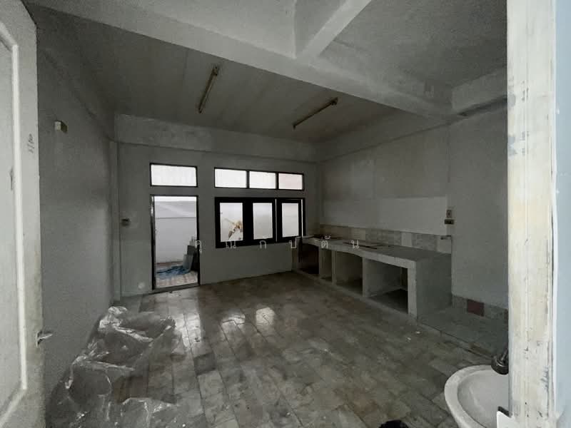 แรร์ไอเท็ม!!! ทรัพย์ใกล้รถไฟฟ้า ทำกำไร 6% ต่อปี! ขายทาวน์โฮม 3 ชั้น ใกล้ MRT บางแค และตลาดบางแค, Bangkok, Bang Khae, Bang Khae, Bangkok, 4 Bedrooms, 150 sqm, Townhouse For Sale, by คุณกัปตัน, 500159912 - DDproperty.com