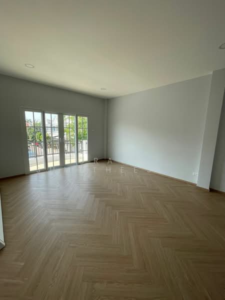 Sukhumvit Garden City 2, Bangkok, Bang Chak, Phra Khanong, Bangkok, 4 Bedrooms, 250 sqm, Single Detached House For Sale, by Orapa Sumetheesirisakul, 500160114 - DDproperty.com