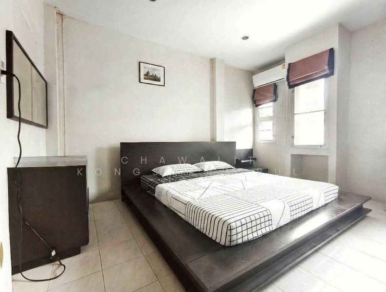 3-story corner townhome for sale in Rim Suan Don Mueang, Soi Pracha Uthit 12., Bangkok, ประชาอุทิศ, Don Mueang, Don Mueang, Bangkok, 3 Bedrooms, 180 sqm, Townhouse For Sale, by CHAWALIT KONGSAKPAIBUL, 500160124 - DDproperty.com