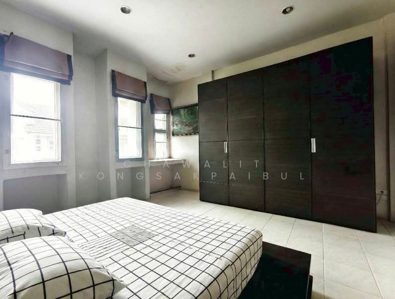 3-story corner townhome for sale in Rim Suan Don Mueang, Soi Pracha Uthit 12., Bangkok, ประชาอุทิศ, Don Mueang, Don Mueang, Bangkok, 3 Bedrooms, 180 sqm, Townhouse For Sale, by CHAWALIT KONGSAKPAIBUL, 500160124 - DDproperty.com