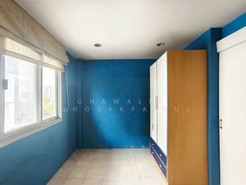 3-story corner townhome for sale in Rim Suan Don Mueang, Soi Pracha Uthit 12., Bangkok, ประชาอุทิศ, Don Mueang, Don Mueang, Bangkok, 3 Bedrooms, 180 sqm, Townhouse For Sale, by CHAWALIT KONGSAKPAIBUL, 500160124 - DDproperty.com
