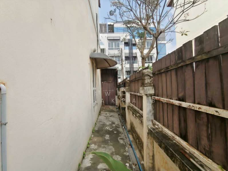 3-story corner townhome for sale in Rim Suan Don Mueang, Soi Pracha Uthit 12., Bangkok, ประชาอุทิศ, Don Mueang, Don Mueang, Bangkok, 3 Bedrooms, 180 sqm, Townhouse For Sale, by CHAWALIT KONGSAKPAIBUL, 500160124 - DDproperty.com