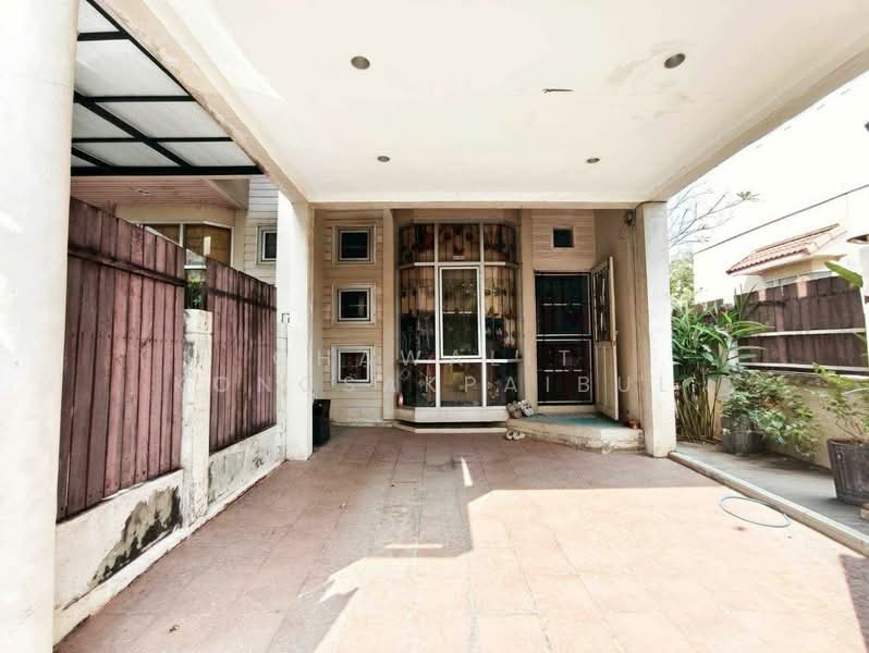 3-story corner townhome for sale in Rim Suan Don Mueang, Soi Pracha Uthit 12., Bangkok, ประชาอุทิศ, Don Mueang, Don Mueang, Bangkok, 3 Bedrooms, 180 sqm, Townhouse For Sale, by CHAWALIT KONGSAKPAIBUL, 500160124 - DDproperty.com