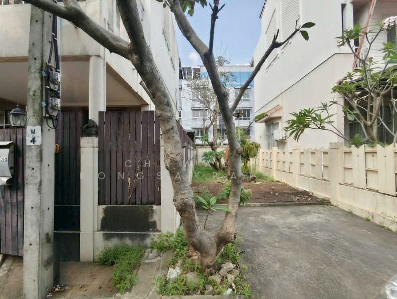 3-story corner townhome for sale in Rim Suan Don Mueang, Soi Pracha Uthit 12., Bangkok, ประชาอุทิศ, Don Mueang, Don Mueang, Bangkok, 3 Bedrooms, 180 sqm, Townhouse For Sale, by CHAWALIT KONGSAKPAIBUL, 500160124 - DDproperty.com