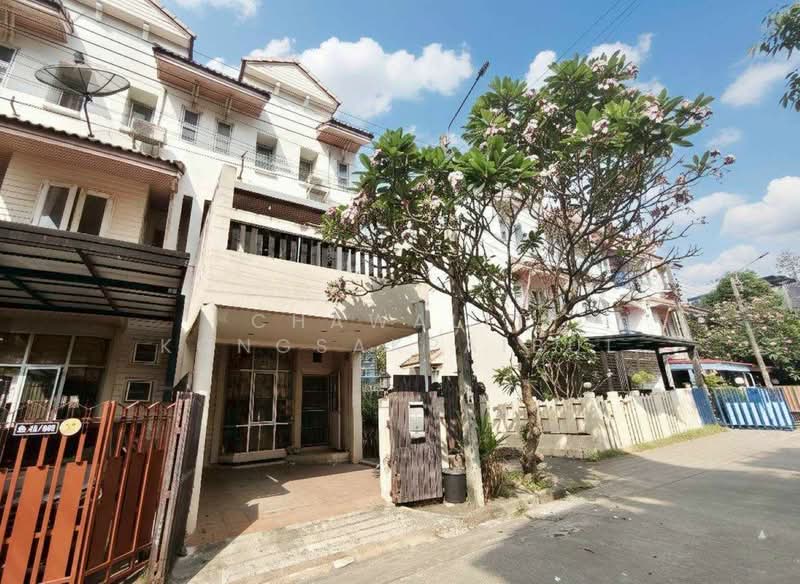 3-story corner townhome for sale in Rim Suan Don Mueang, Soi Pracha Uthit 12., Bangkok, ประชาอุทิศ, Don Mueang, Don Mueang, Bangkok, 3 Bedrooms, 180 sqm, Townhouse For Sale, by CHAWALIT KONGSAKPAIBUL, 500160124 - DDproperty.com