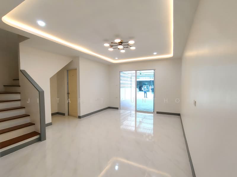 I Leaf Town Lumlukka Klong 3, Pathum Thani, Lam Luk Ka, Lam Luk Ka, Pathum Thani, 4 Bedrooms, 120 sqm, Townhouse For Sale, by Jittarat Kunthong, 500160256 - DDproperty.com